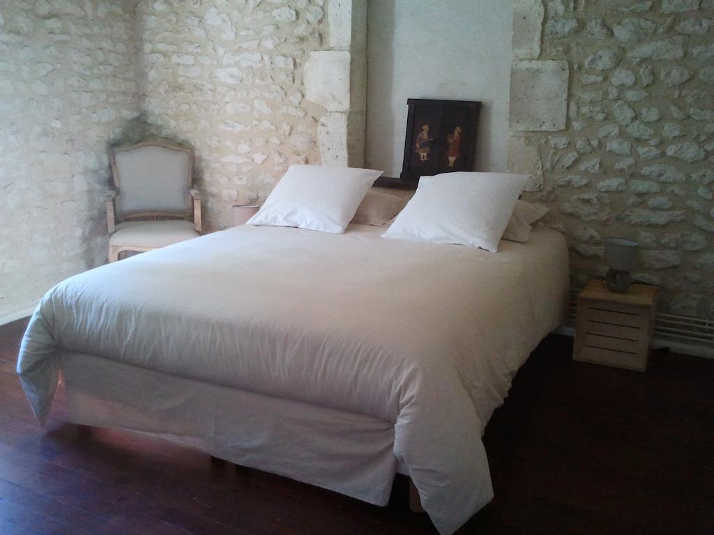 Chambres D'Hotes La Grange Au Bois Champagne-et-Fontaine Bilik gambar